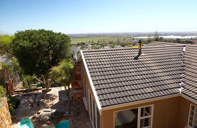 McCombe Getaway Home with spectacular 360 degree views!