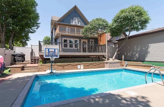 McKennan Park Poolside Oasis