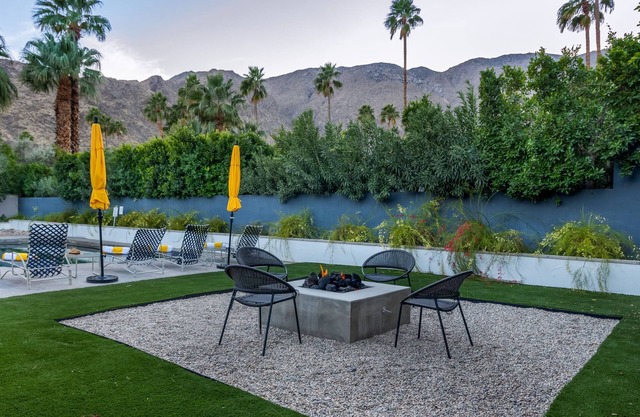 MCM with stunning mountain view in upscale neighborhood