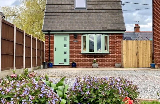 Meadow View - Hot Tub! An escape to the country.