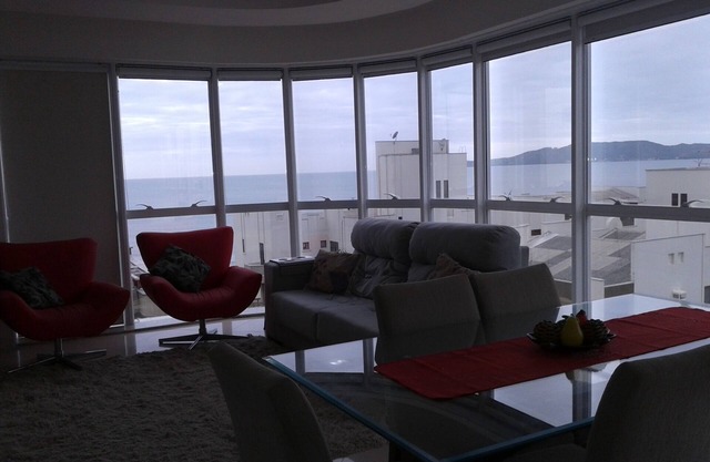 Meia Praia. 3-bedroom apartment, 2 parking spaces, half a block from the sea and promenade