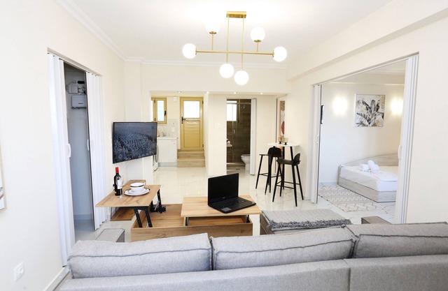 MELMA PROPERTIES - ARTEMIS - Lower Ground Apartment In Front Of The Yacht Marina
