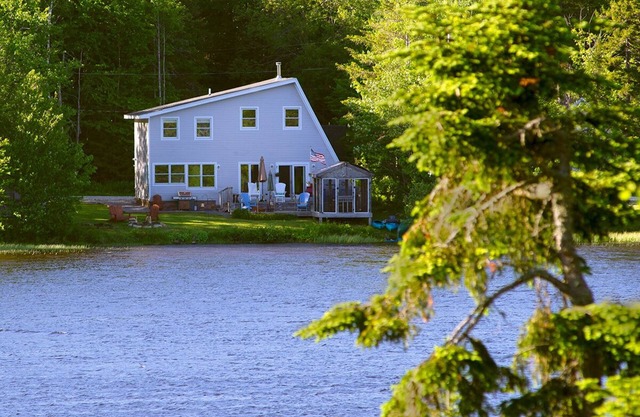 Meme's High Mountain Lake House