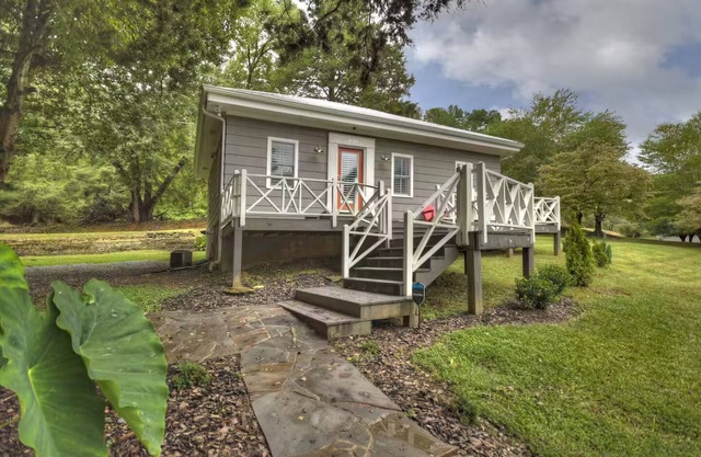 Memory Maker, Top of GA Cottage in charming Mineral Bluff with AC, WiFi