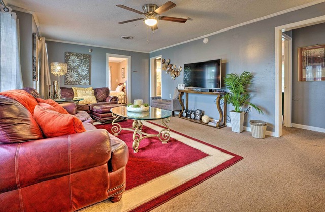 Memphis Home w/ Smoker, ~ 2 Miles to Graceland!