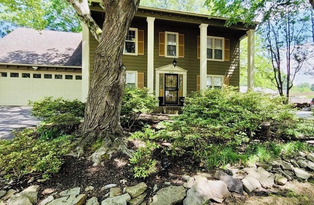 Memphis Retreat w/Sunroom, Pool Table, Retro Gaming, Gym & Relaxing Vibe