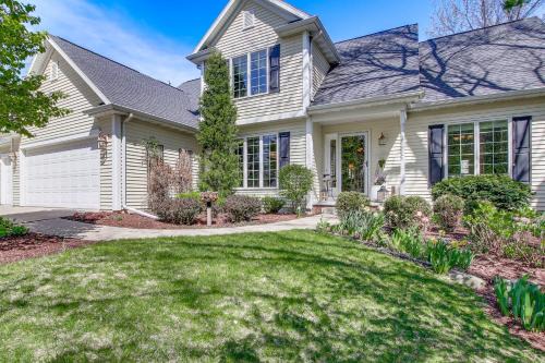 Menasha Home with Patio - Walking Distance to Lake!