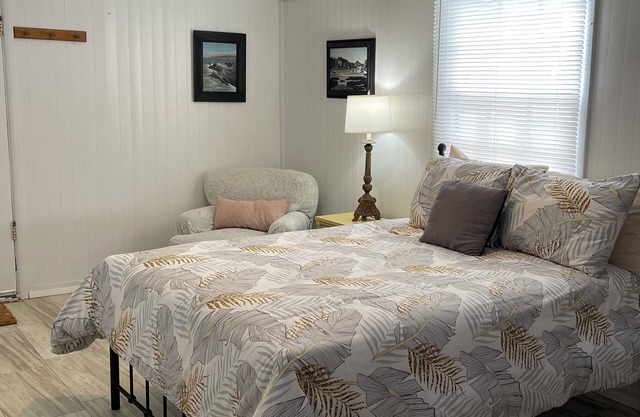 Mendocino Studio #3 in the Village, Full kitchen