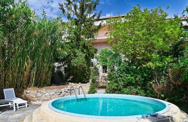 MERLINO - Superb villa with swimming pool and garden