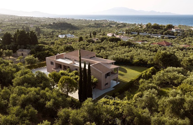 Merovigli 4 bedroom villa with private pool and sea views