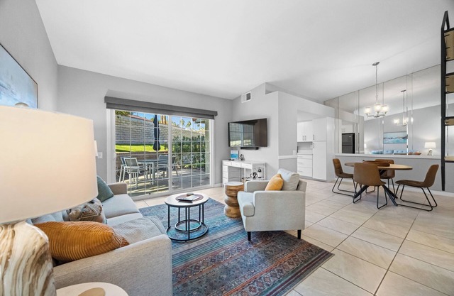 Mesquite CC Phase 4 End-Unit Condo, Lush Grounds, Private Patio, Multiple Pools