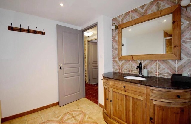 Meublé de tourisme * aux portes des Gorges du Tarn - vacation home 15pers