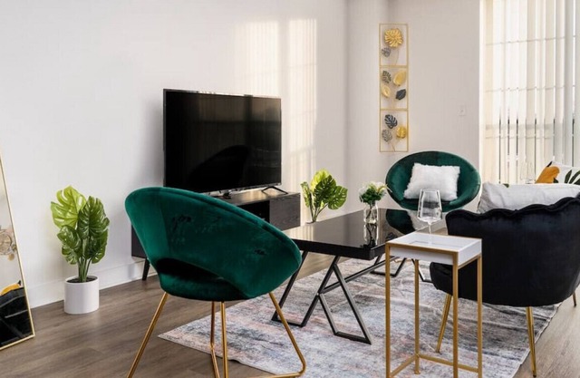 MG - Cozy Studio, Fast Wi-Fi, WFH Equipped.