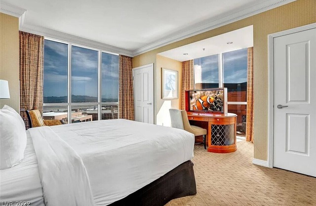 MGM Signature - 2 Minute Drive to Strip