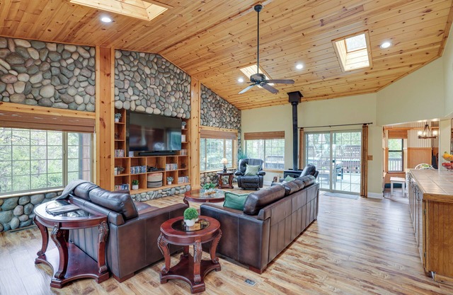 Mi-Wuk Village Vacation Rental w/Multi-Level Deck