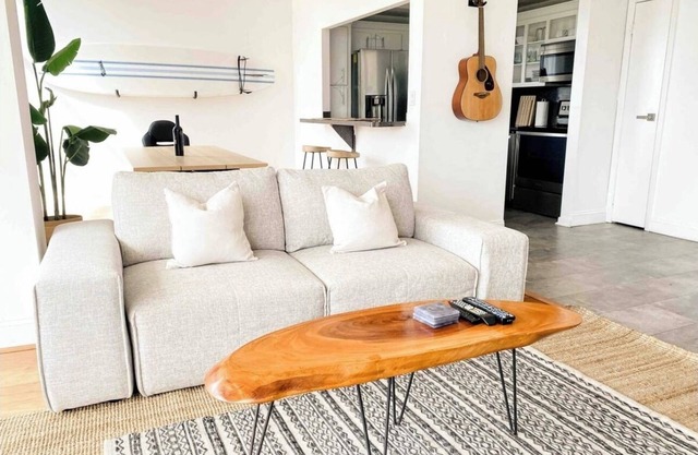 Miami- Aventura Surf Apartment- close to the mall, beaches, pool, great location