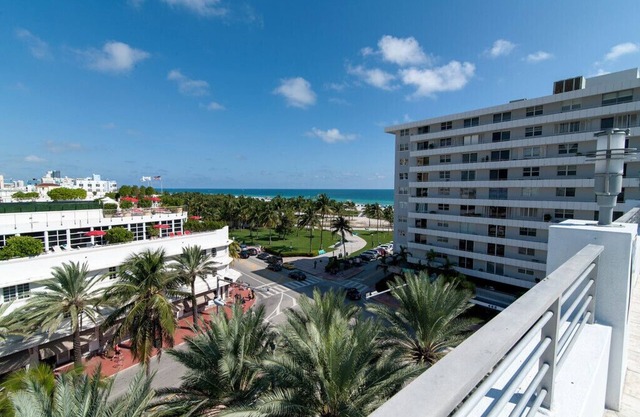 Miami Beach 3BD Luxury Condo Suite (201)