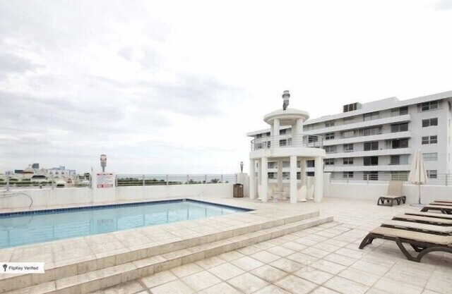 Miami Beach Luxury Condo Across from Beach (401)