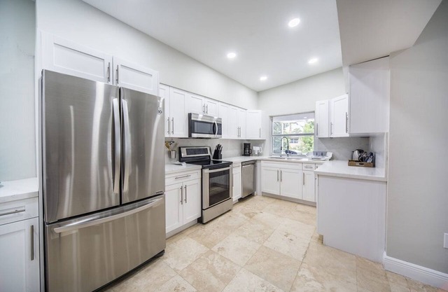 Miami Home w/Pool - 5 Mi to Sunny Isles Beach.