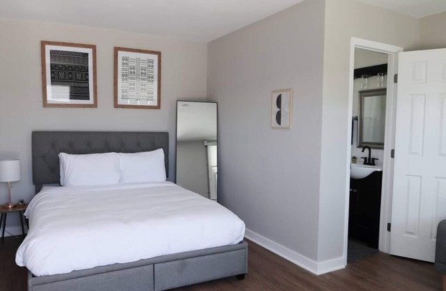 Micro Motel 1 Bed! Su