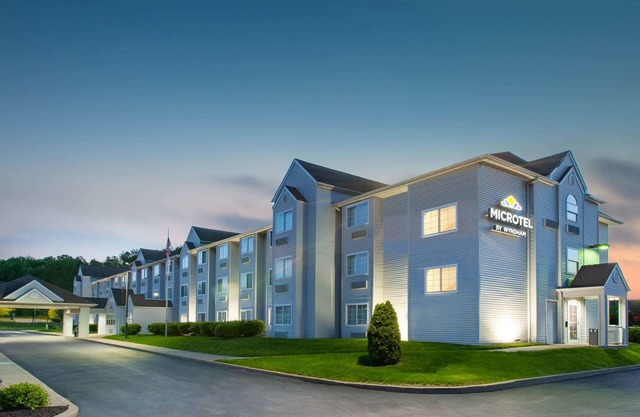 Microtel Inn & Suites by Wyndham Pittsburgh Airport