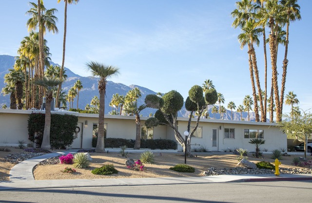 Mid Century 3 bedroom Condo in South Palm Springs