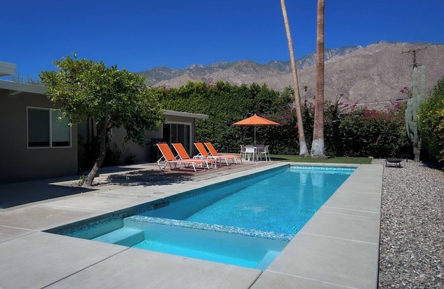 Mid-Century Desert Oasis Private Pool & Spa