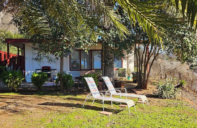 Mid Century Guesthouse with Lake View!