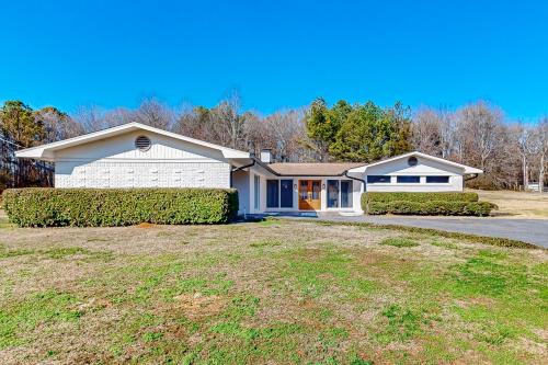 Mid-Century in Calhoun