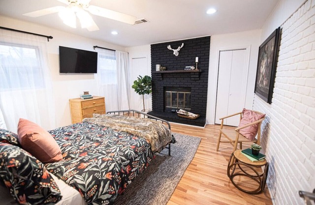 Mid term discounts Stylish 3bd Midtown home