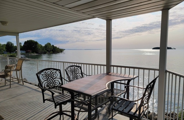 Middle Bass Island-Premium Lakefront Condo with Large Lakefront Covered Patio
