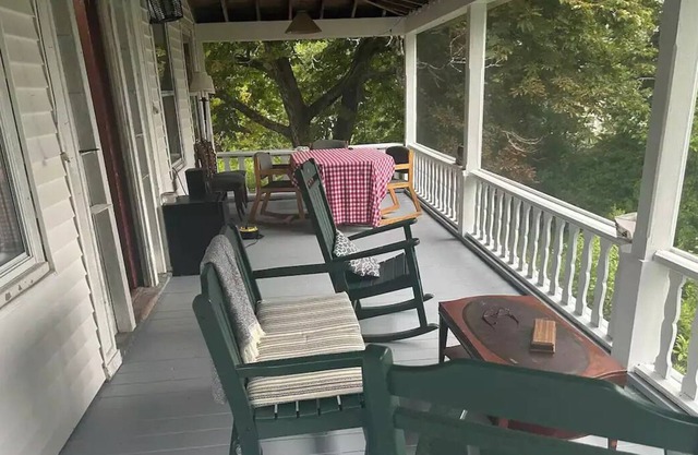 Middle of Everywhere. 3 BR!