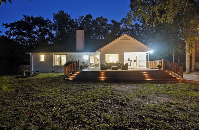 Middle Sound Hideaway- Dog Friendly, 5 Miles to Beach, 4Bd/2bBa