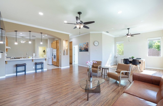 Midterm Rental 30 days Cozy 3BR House Family Friendly Lovely Backyard Fast WiFi