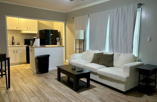 + Midtown + 1 bed, 1 bath +