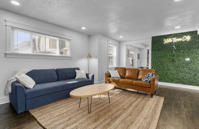 Midtown Manor Central Location - 1 Mile to Plaza