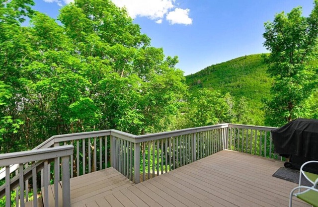 Midway Treehouse Cabin