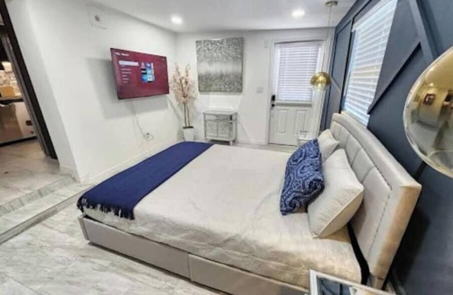 Mills House @WP. Sleeps 11 Renovated. Queen beds