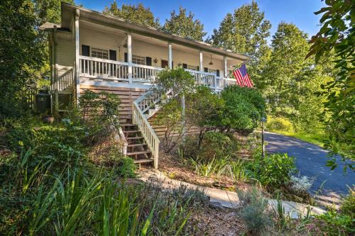Mills River Hideaway with Front Porch and Mtn Views!