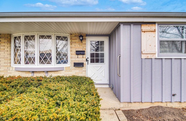 Milwaukee Home w/Fire Pit ~ 8 Mi to Lake Michigan