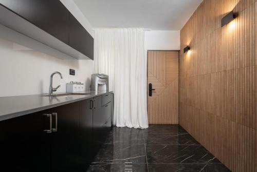 Mini paradise with Jacuzzi shelter in the building