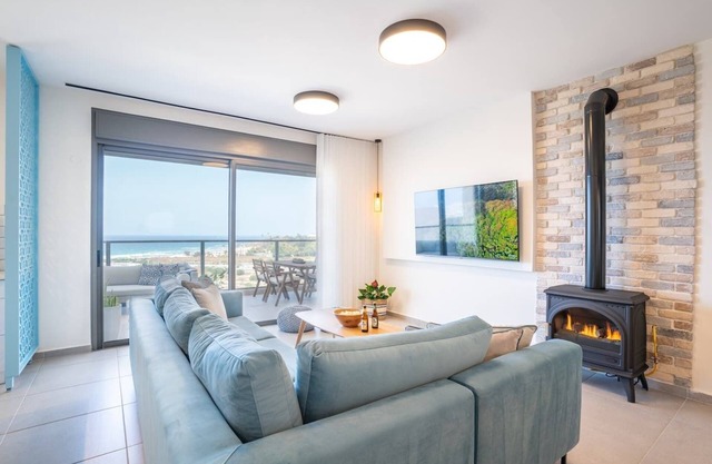 Mini Penthouse 3BR | Huge Balcony | Open SeaView