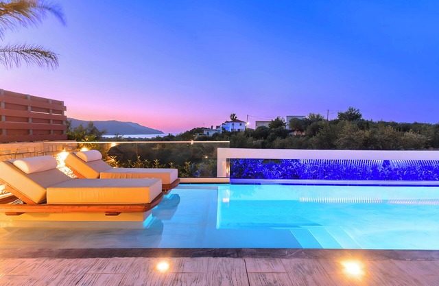 Minoas Maxima Villa | 2 Heated Pools | 18 guests