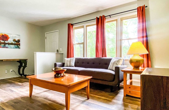 Mins to Alabama A&M & Downtown - Cozy Hideaway