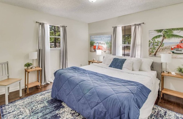 Mins to Beach & Downtown! - Seafoam Shanty Unit B