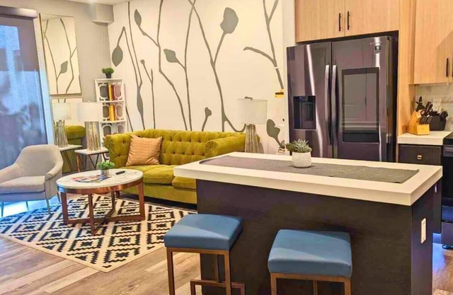 Mins to BJ Hospital, CWE|Parking+ Pool + Gym + W&D