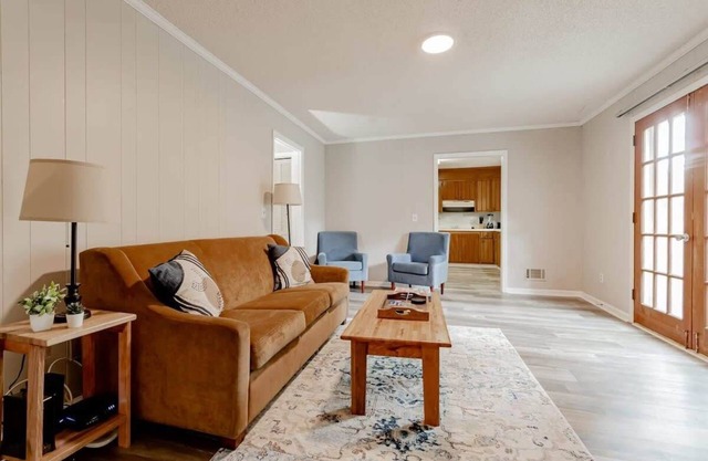 Mins to Lake Murray & Downtown! Soda City Suite