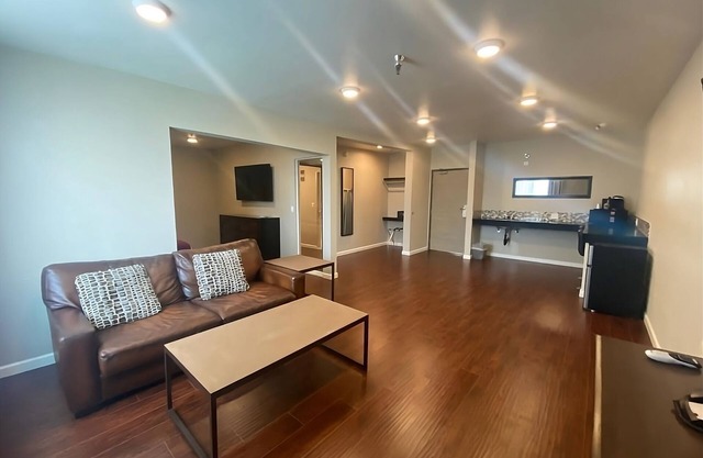 Minutes Away from Torrance Beach and Hermosa Beach! FREE On-site Parking!