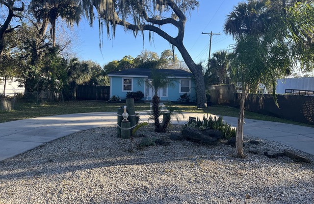 Minutes from beach, Daytona, New Smyrna and Ormond Centrally located