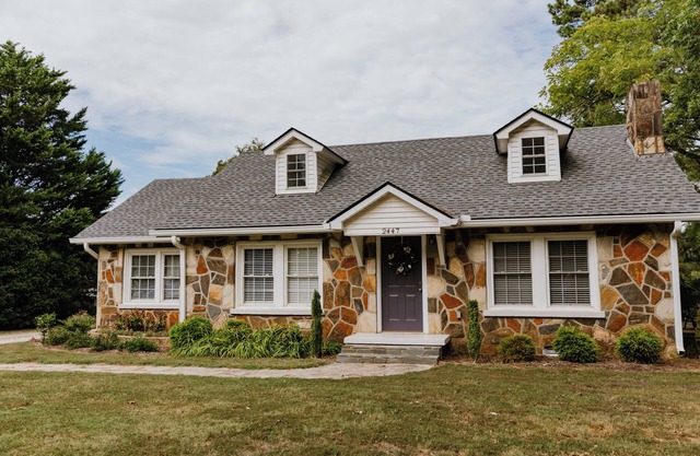 Minutes from downtown Clemson and boat landings on Kewoee and Hartwell